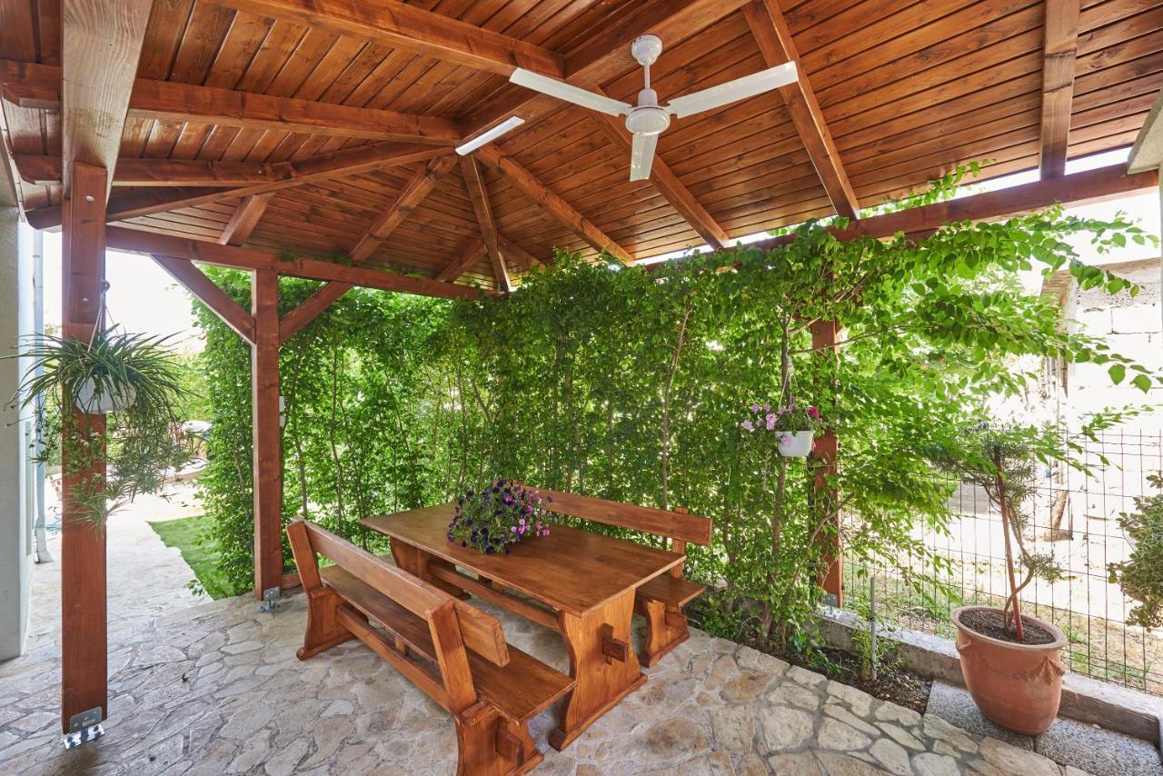 Villa Barbara-Kastela With Heated Pool Exterior photo