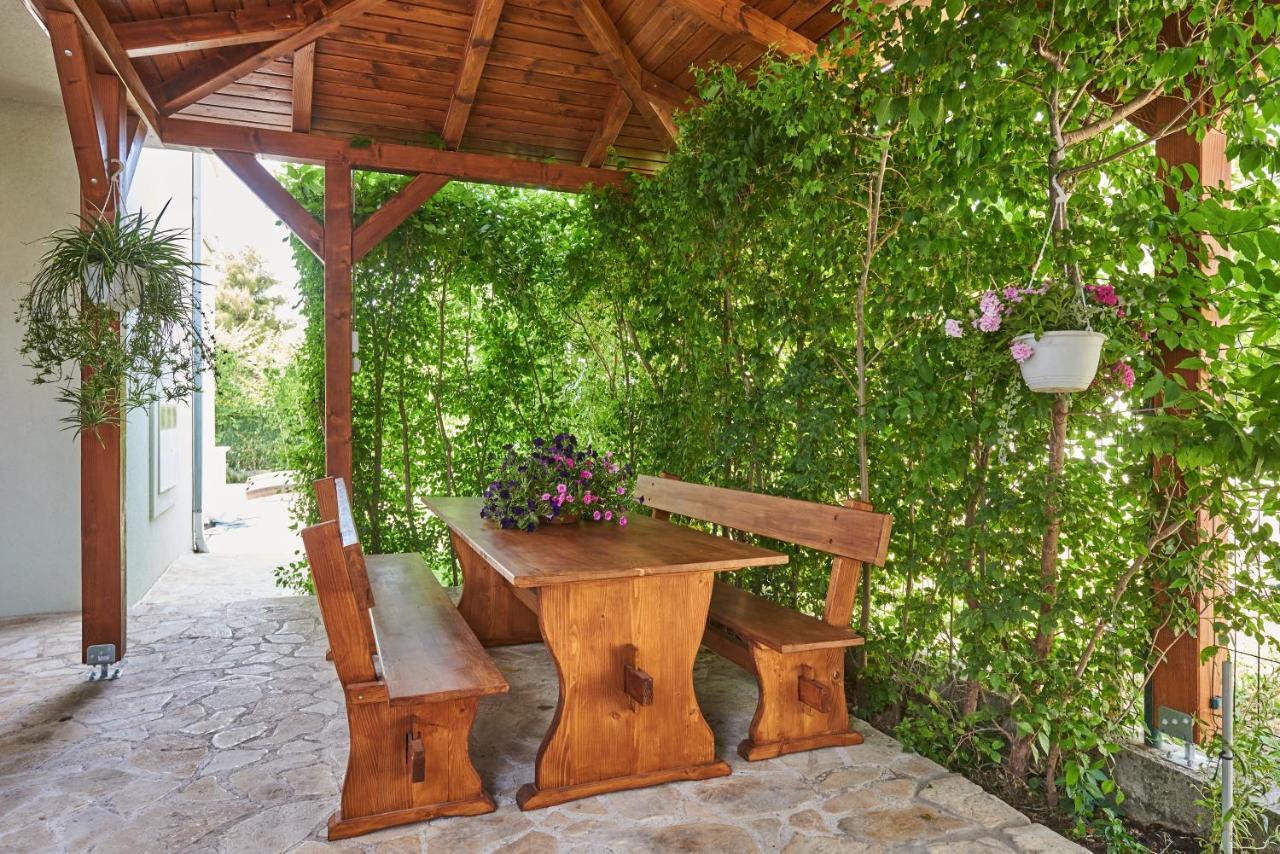 Villa Barbara-Kastela With Heated Pool Exterior photo