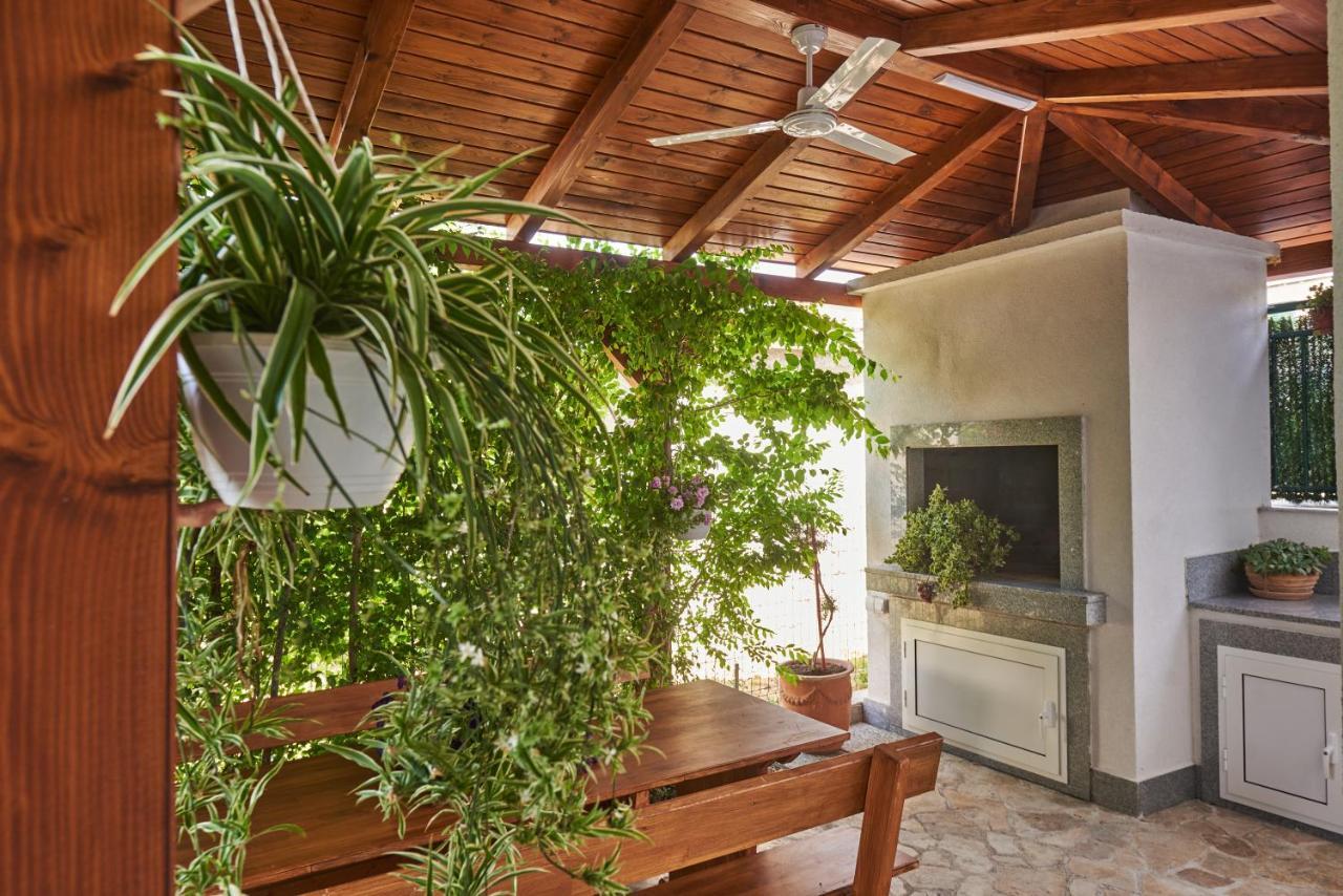 Villa Barbara-Kastela With Heated Pool Exterior photo
