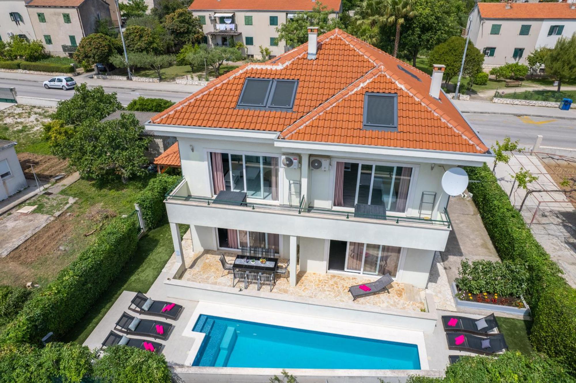 Villa Barbara-Kastela With Heated Pool Exterior photo