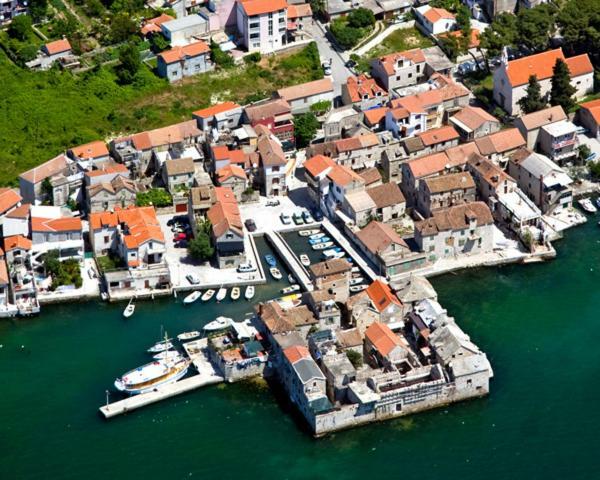 Villa Barbara-Kastela With Heated Pool Exterior photo